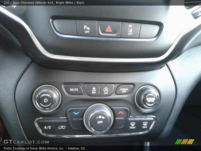 Bright White / Black 2021 Jeep Cherokee Altitude 4x4