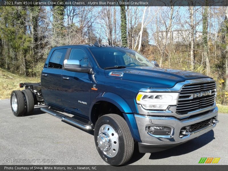 Front 3/4 View of 2021 4500 Laramie Crew Cab 4x4 Chassis