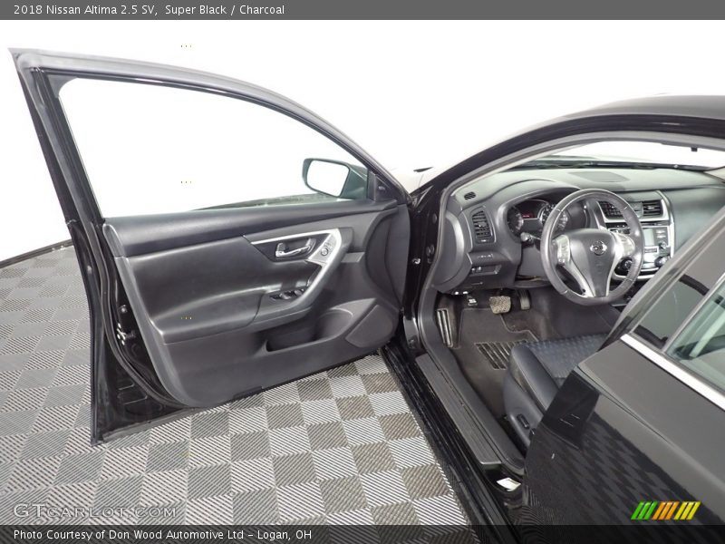 Super Black / Charcoal 2018 Nissan Altima 2.5 SV
