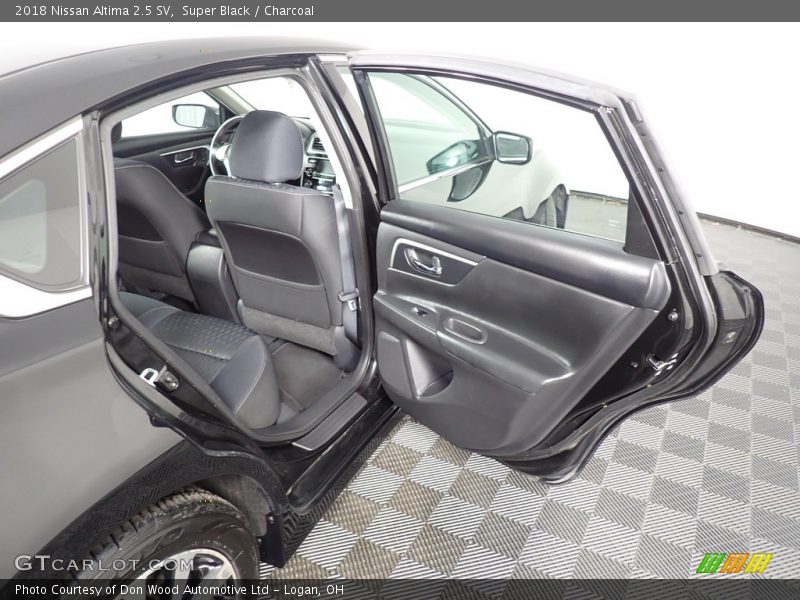 Super Black / Charcoal 2018 Nissan Altima 2.5 SV