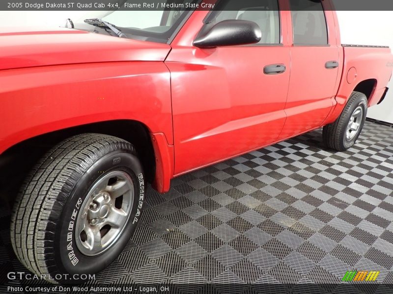 Flame Red / Medium Slate Gray 2005 Dodge Dakota ST Quad Cab 4x4