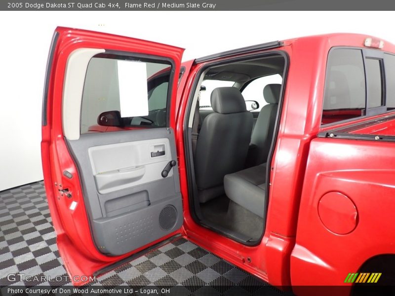 Flame Red / Medium Slate Gray 2005 Dodge Dakota ST Quad Cab 4x4