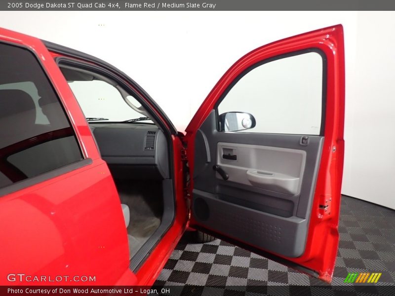 Flame Red / Medium Slate Gray 2005 Dodge Dakota ST Quad Cab 4x4