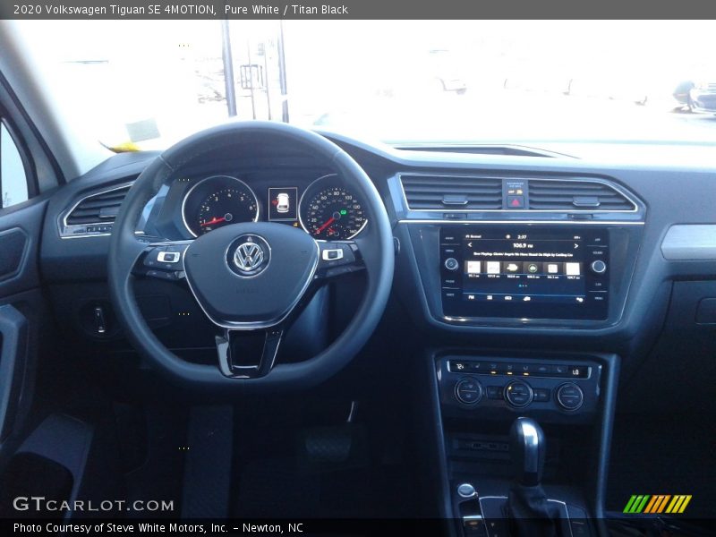 Pure White / Titan Black 2020 Volkswagen Tiguan SE 4MOTION