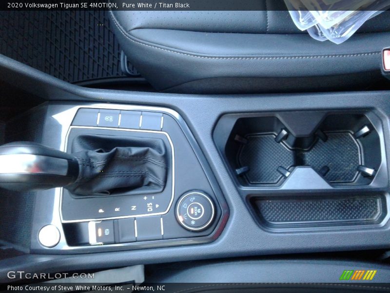 Pure White / Titan Black 2020 Volkswagen Tiguan SE 4MOTION
