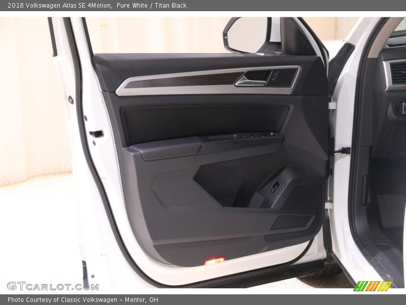Pure White / Titan Black 2018 Volkswagen Atlas SE 4Motion