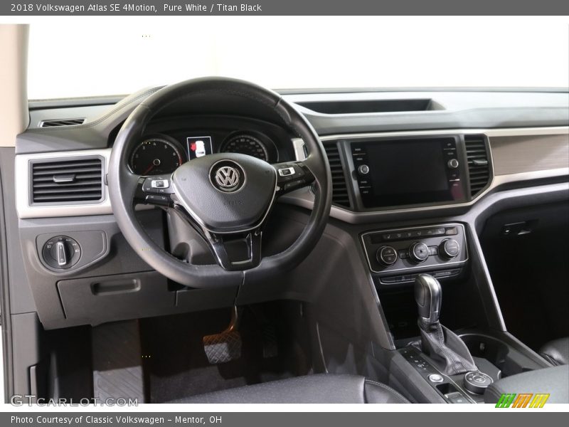 Pure White / Titan Black 2018 Volkswagen Atlas SE 4Motion