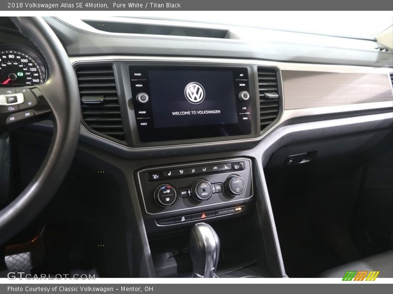 Pure White / Titan Black 2018 Volkswagen Atlas SE 4Motion