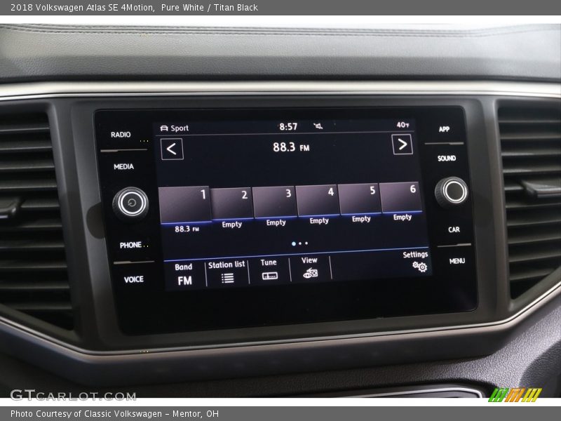 Pure White / Titan Black 2018 Volkswagen Atlas SE 4Motion