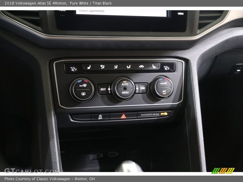 Pure White / Titan Black 2018 Volkswagen Atlas SE 4Motion