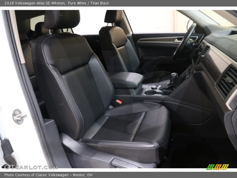Pure White / Titan Black 2018 Volkswagen Atlas SE 4Motion