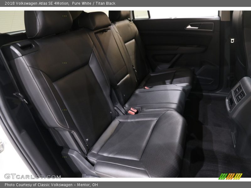 Pure White / Titan Black 2018 Volkswagen Atlas SE 4Motion