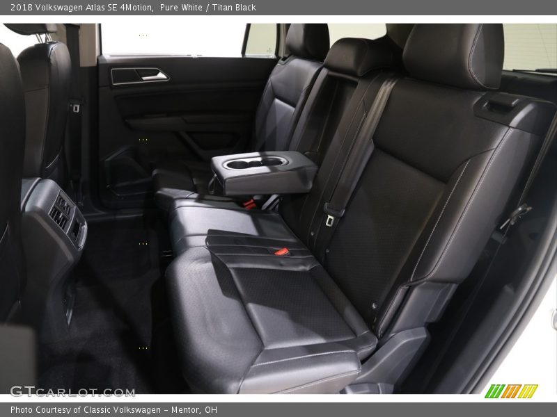 Pure White / Titan Black 2018 Volkswagen Atlas SE 4Motion