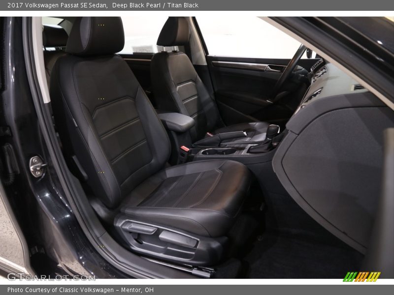 Deep Black Pearl / Titan Black 2017 Volkswagen Passat SE Sedan