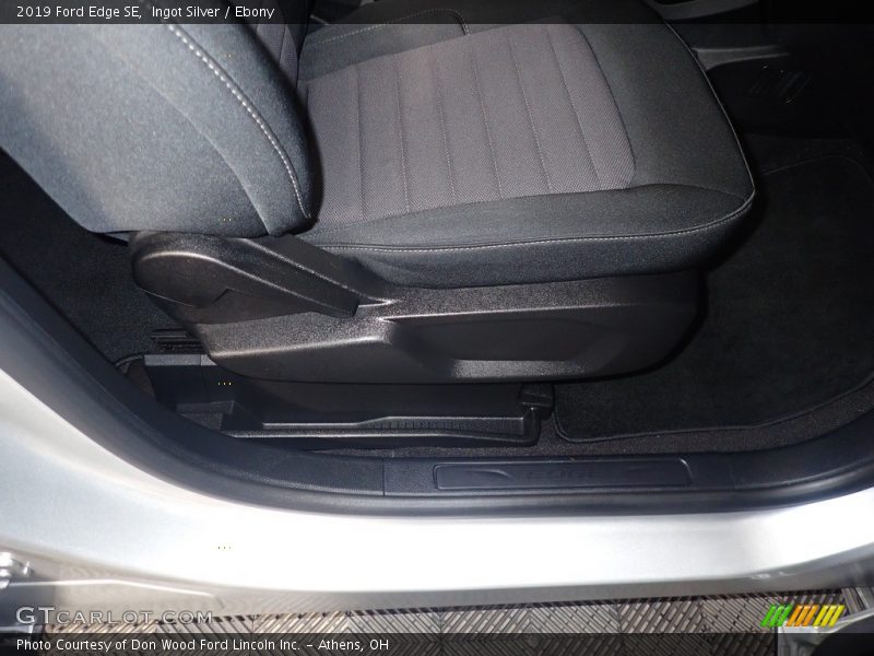 Ingot Silver / Ebony 2019 Ford Edge SE