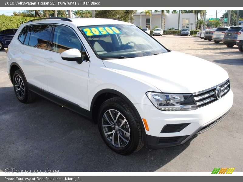 Front 3/4 View of 2018 Tiguan SE