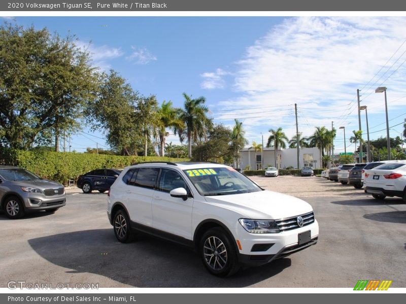 Pure White / Titan Black 2020 Volkswagen Tiguan SE