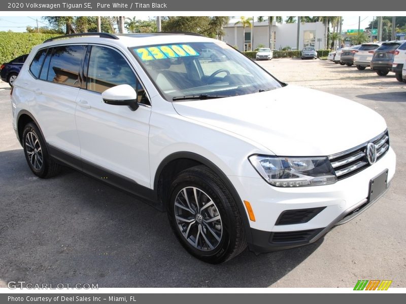 Front 3/4 View of 2020 Tiguan SE