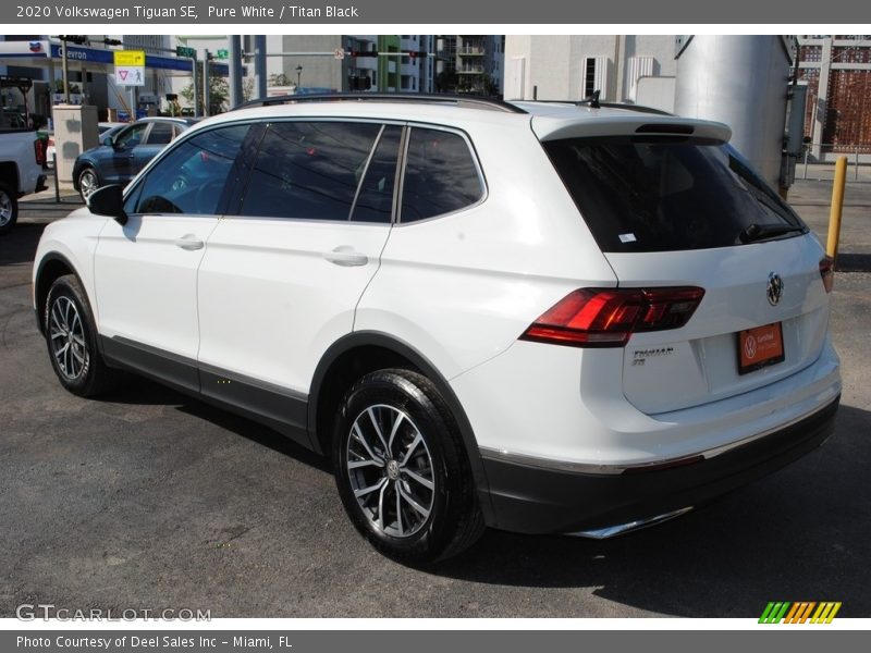 Pure White / Titan Black 2020 Volkswagen Tiguan SE