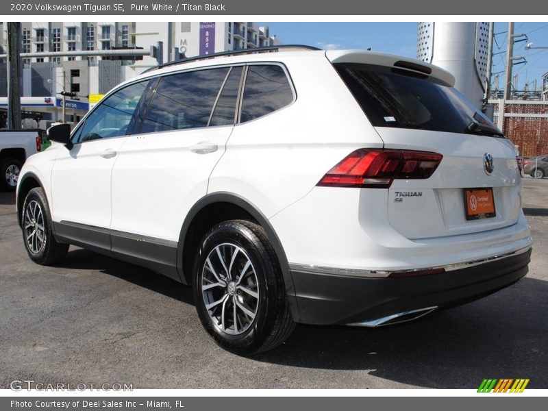 Pure White / Titan Black 2020 Volkswagen Tiguan SE