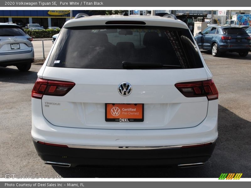 Pure White / Titan Black 2020 Volkswagen Tiguan SE