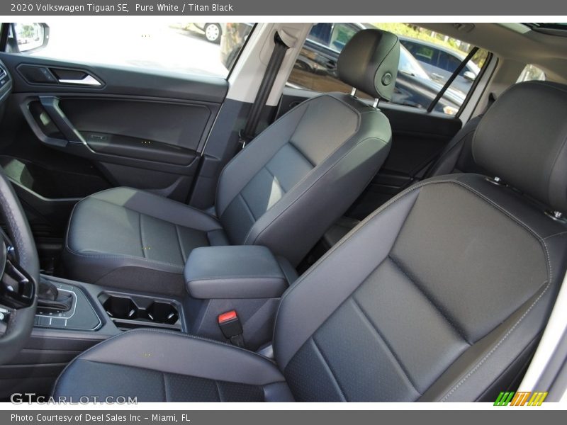 Pure White / Titan Black 2020 Volkswagen Tiguan SE