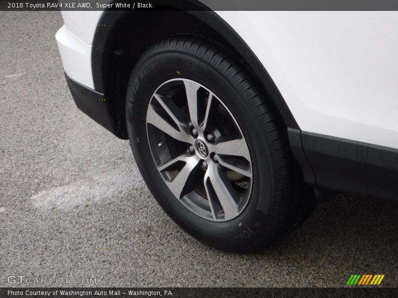 Super White / Black 2018 Toyota RAV4 XLE AWD
