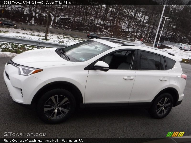 Super White / Black 2018 Toyota RAV4 XLE AWD