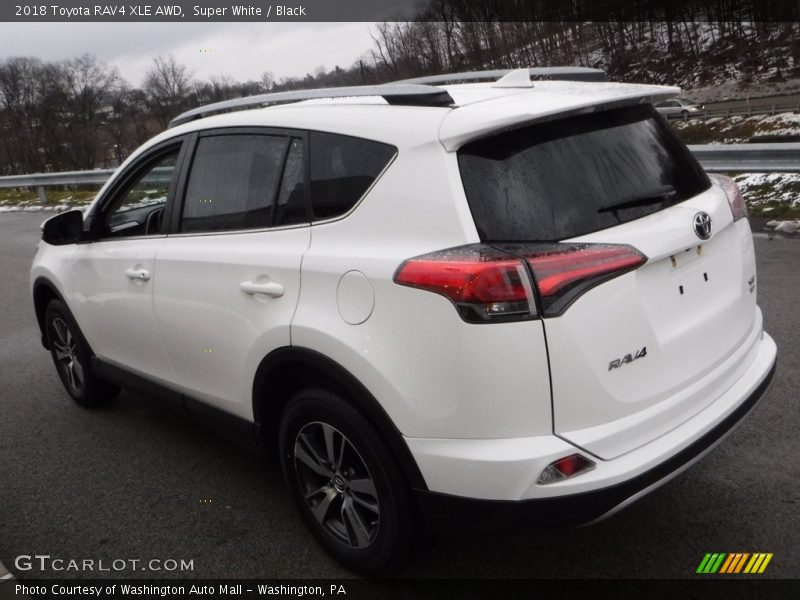 Super White / Black 2018 Toyota RAV4 XLE AWD