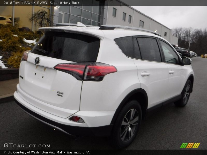 Super White / Black 2018 Toyota RAV4 XLE AWD