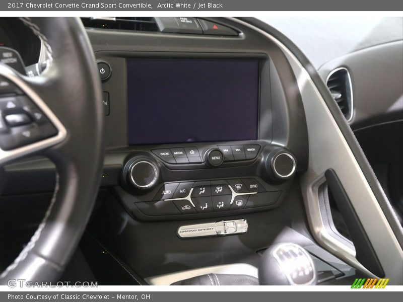 Arctic White / Jet Black 2017 Chevrolet Corvette Grand Sport Convertible