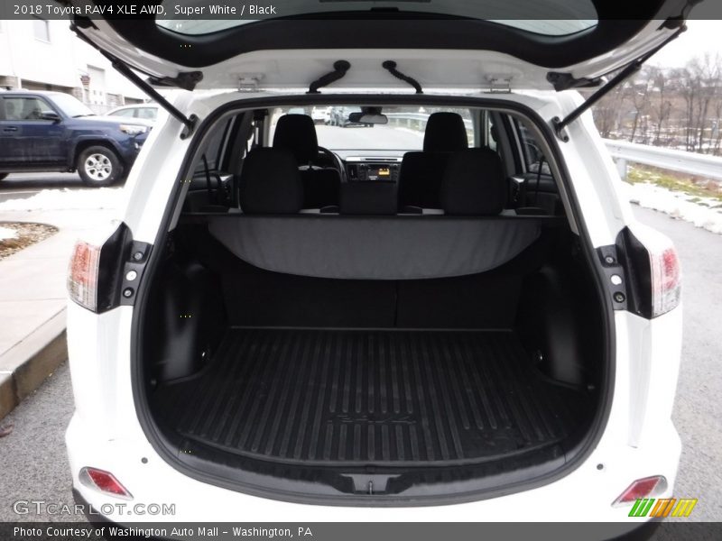 Super White / Black 2018 Toyota RAV4 XLE AWD