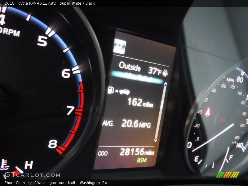Super White / Black 2018 Toyota RAV4 XLE AWD