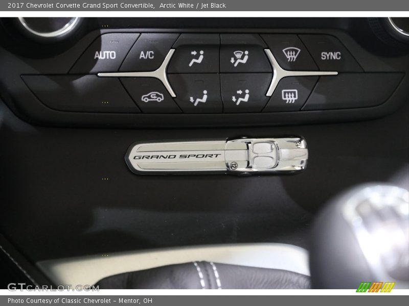 Arctic White / Jet Black 2017 Chevrolet Corvette Grand Sport Convertible