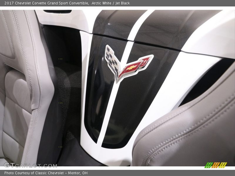 Arctic White / Jet Black 2017 Chevrolet Corvette Grand Sport Convertible
