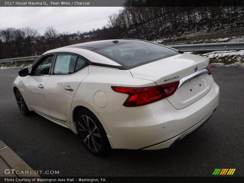 Pearl White / Charcoal 2017 Nissan Maxima SL
