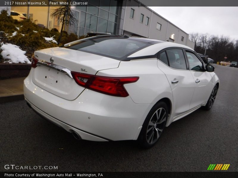 Pearl White / Charcoal 2017 Nissan Maxima SL