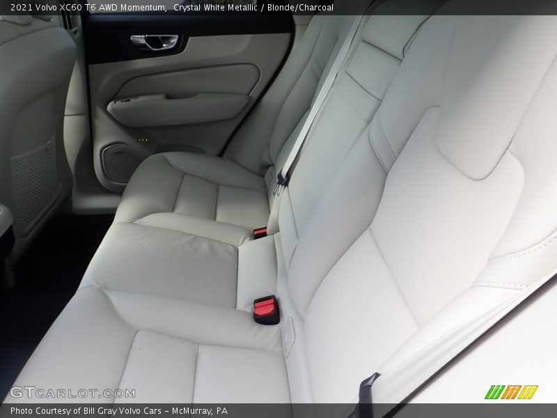 Crystal White Metallic / Blonde/Charcoal 2021 Volvo XC60 T6 AWD Momentum