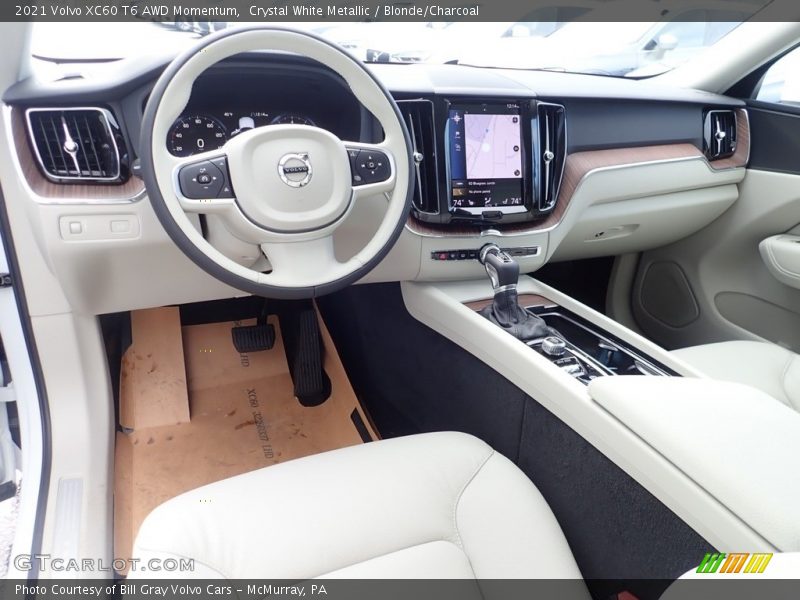 Crystal White Metallic / Blonde/Charcoal 2021 Volvo XC60 T6 AWD Momentum
