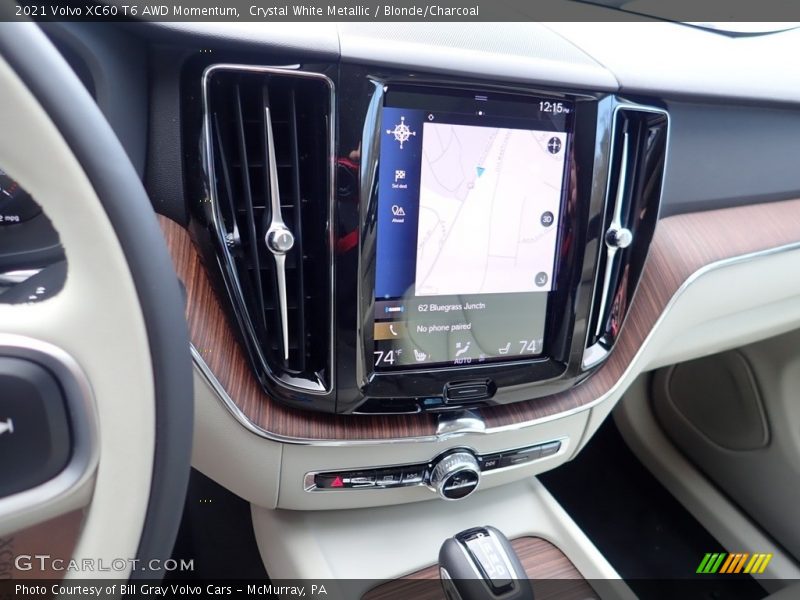 Crystal White Metallic / Blonde/Charcoal 2021 Volvo XC60 T6 AWD Momentum