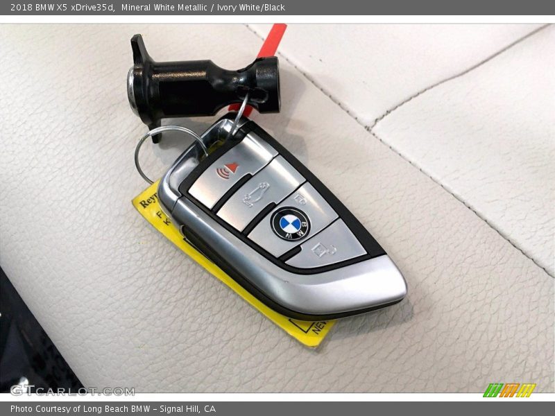Mineral White Metallic / Ivory White/Black 2018 BMW X5 xDrive35d