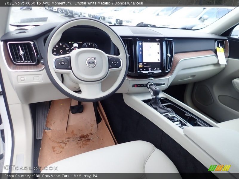 Crystal White Metallic / Blonde/Charcoal 2021 Volvo XC60 T5 AWD Momentum