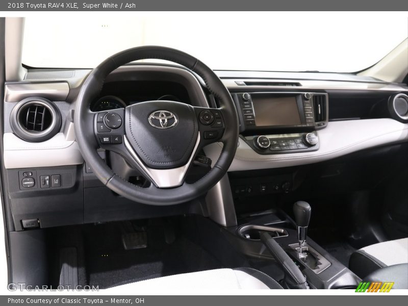 Super White / Ash 2018 Toyota RAV4 XLE