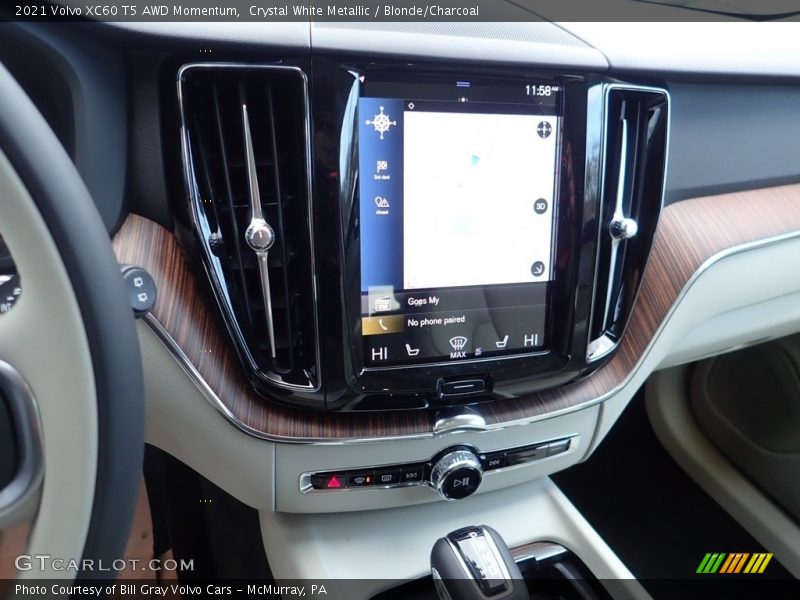 Crystal White Metallic / Blonde/Charcoal 2021 Volvo XC60 T5 AWD Momentum