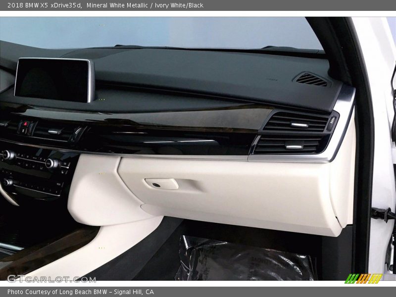 Mineral White Metallic / Ivory White/Black 2018 BMW X5 xDrive35d