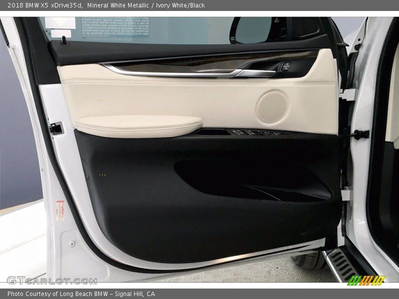 Mineral White Metallic / Ivory White/Black 2018 BMW X5 xDrive35d