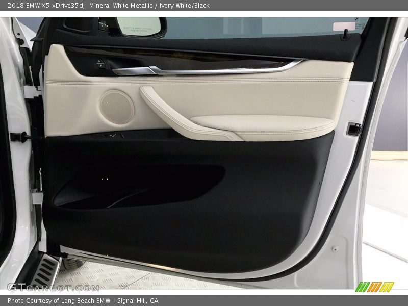 Mineral White Metallic / Ivory White/Black 2018 BMW X5 xDrive35d
