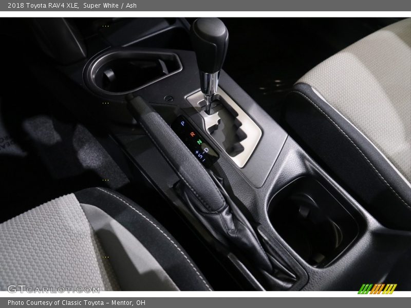 Super White / Ash 2018 Toyota RAV4 XLE