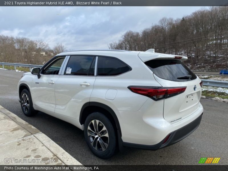 Blizzard White Pearl / Black 2021 Toyota Highlander Hybrid XLE AWD