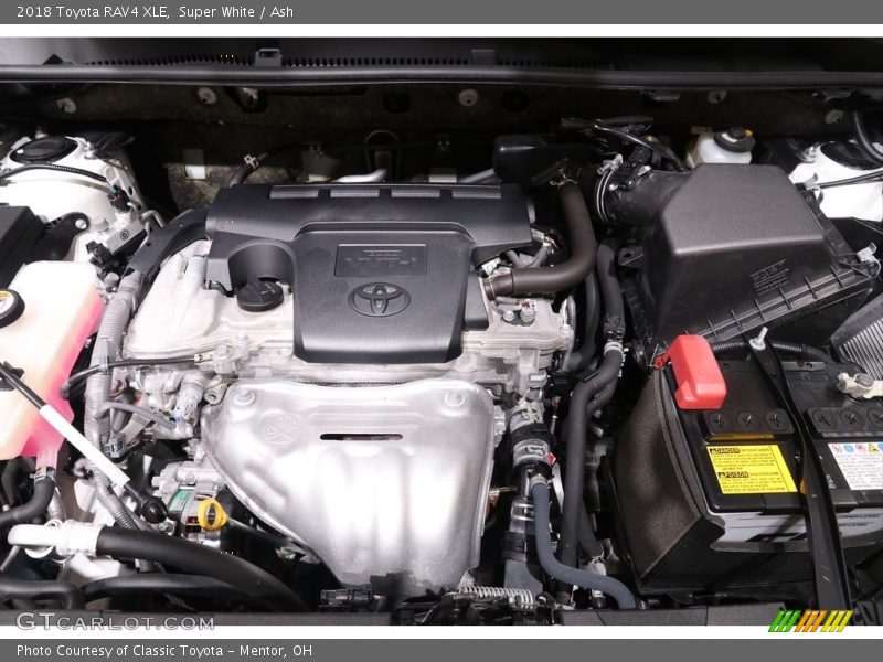 Super White / Ash 2018 Toyota RAV4 XLE
